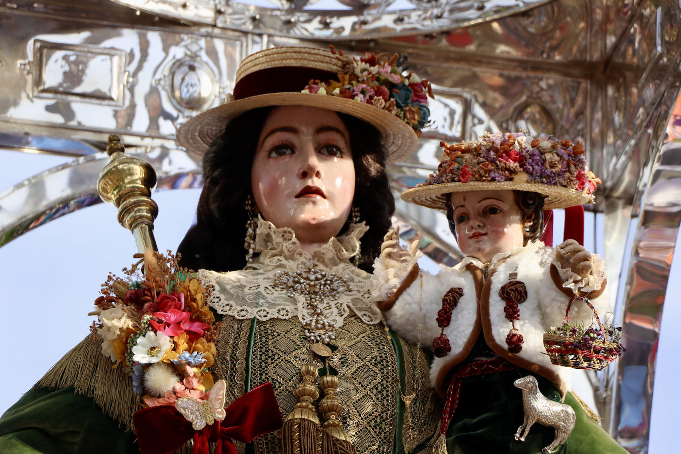 La multitudinaria romería de Bajada de la Virgen de Araceli a Lucena, en imágenes