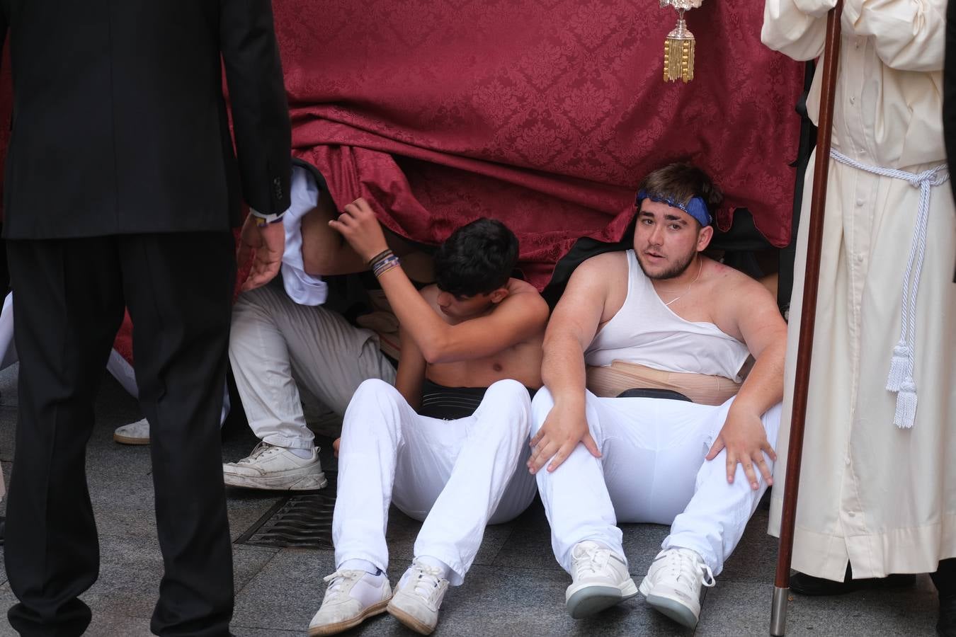 Fotos: El Resucitado recorre las calles de Cádiz en la Semana Santa 2022