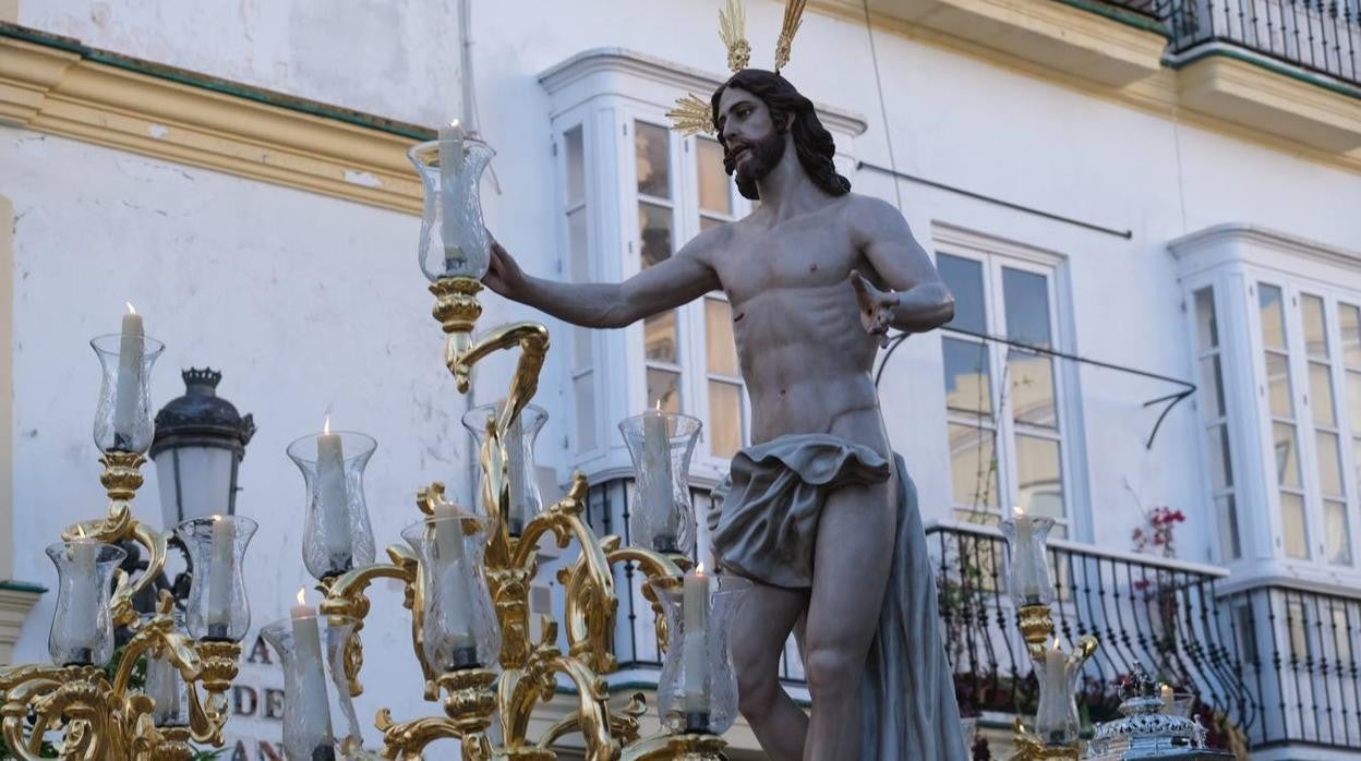 Fotos: El Resucitado recorre las calles de Cádiz en la Semana Santa 2022