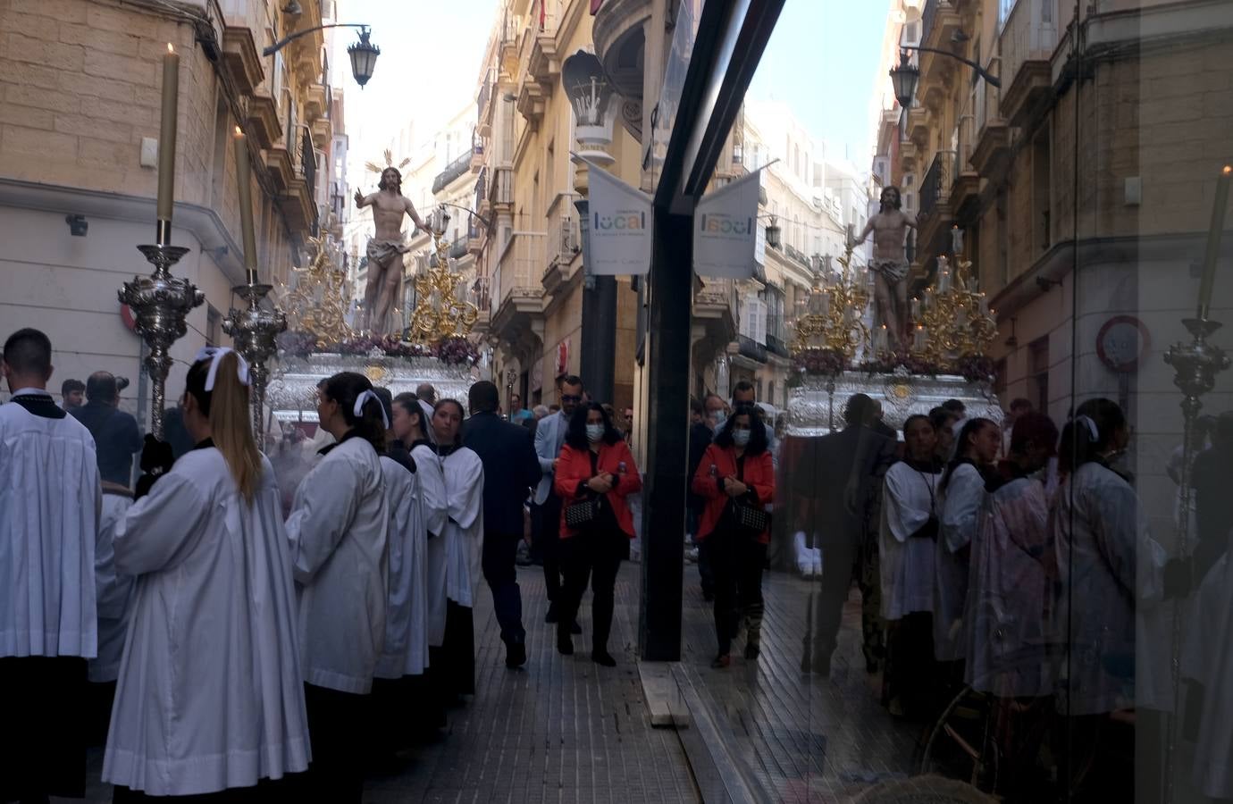 Fotos: El Resucitado recorre las calles de Cádiz en la Semana Santa 2022