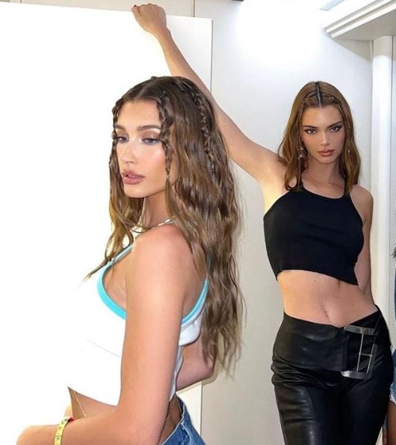 Hailey Bieber y Kendall Jenner. 