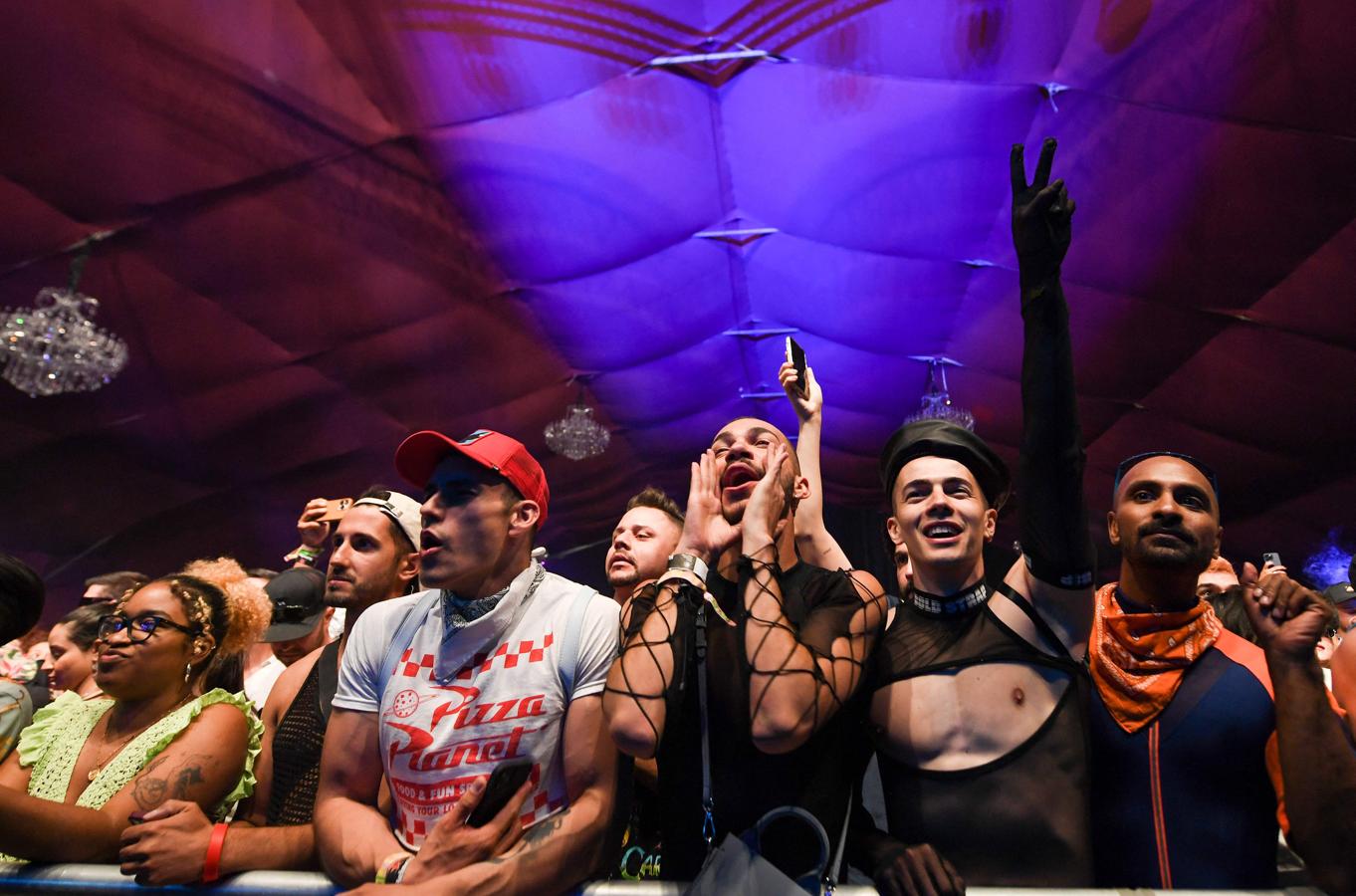 El público en primera fila para apoyar a Pabllo Vittar. 