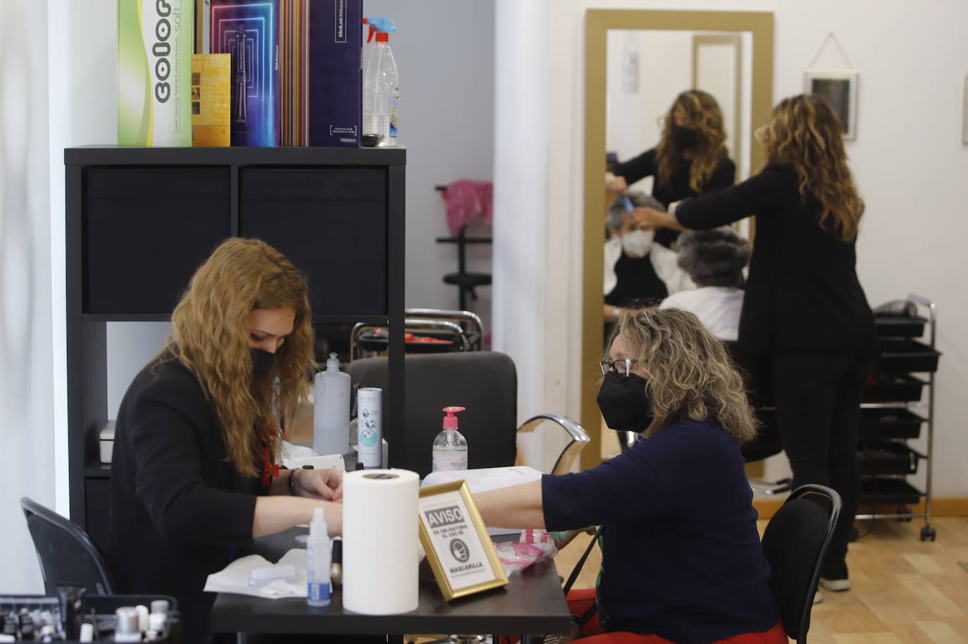 El primer día sin mascarillas en interiores en Córdoba, en imágenes