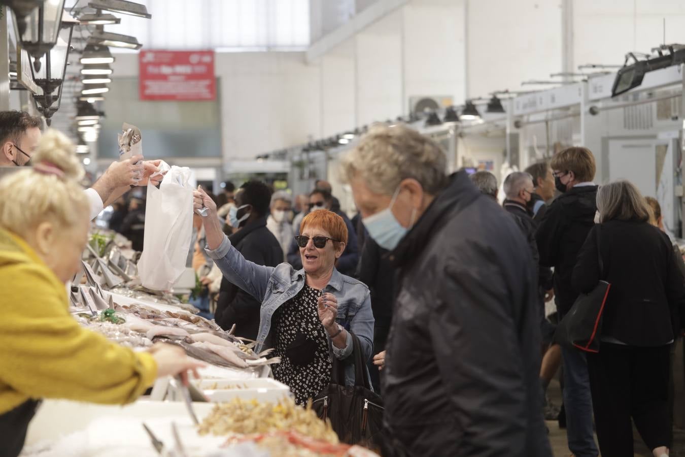 «Lo más sensato es no usar mascarilla pero la llevaré por respeto a mis clientes»