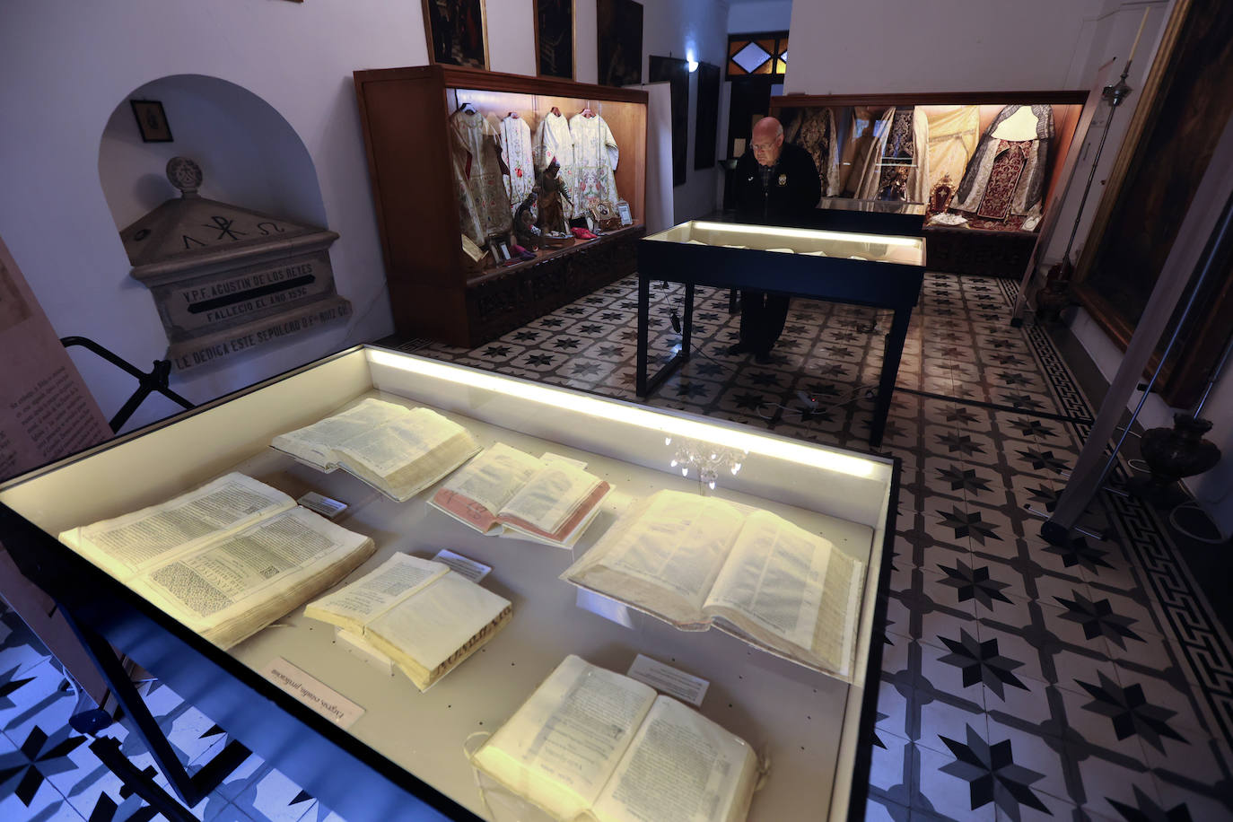 La exposición &#039;La Biblia y los humanistas. Un viaje a la cultura del siglo XVI&#039;, en imágenes