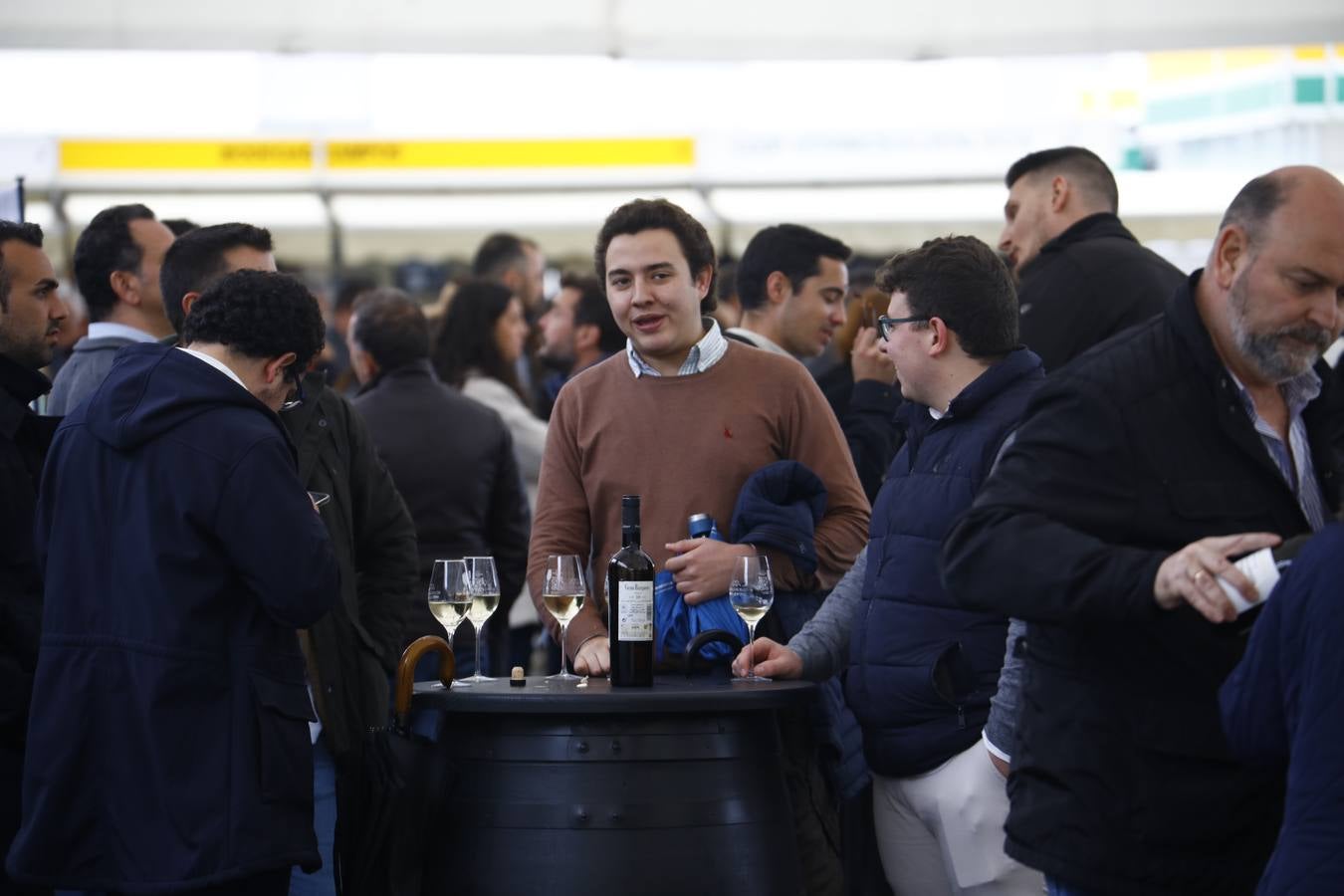 El frío y la lluvia no pueden con la Cata del Vino de Córdoba