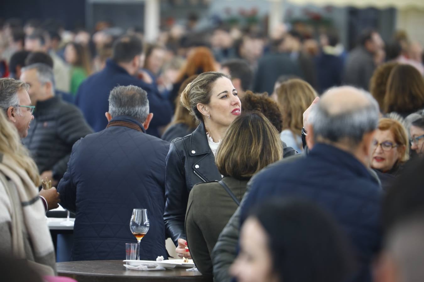 El frío y la lluvia no pueden con la Cata del Vino de Córdoba