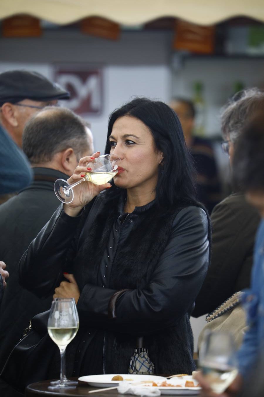 El frío y la lluvia no pueden con la Cata del Vino de Córdoba