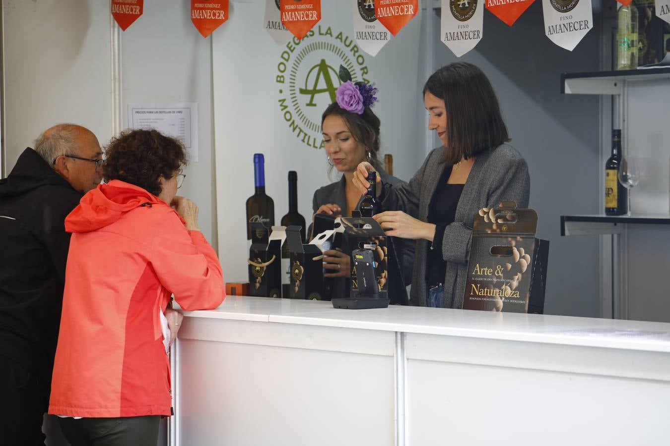 El frío y la lluvia no pueden con la Cata del Vino de Córdoba