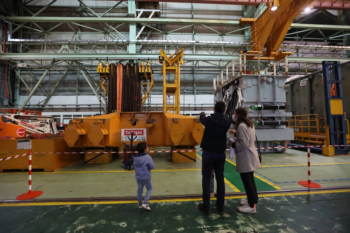 El trabajo en Hitachi, la antigua ABB en Córdoba, en imágenes
