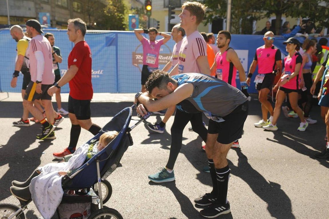 Superación, sudor y lágrimas: las mejores imágenes del maratón de Madrid 2022