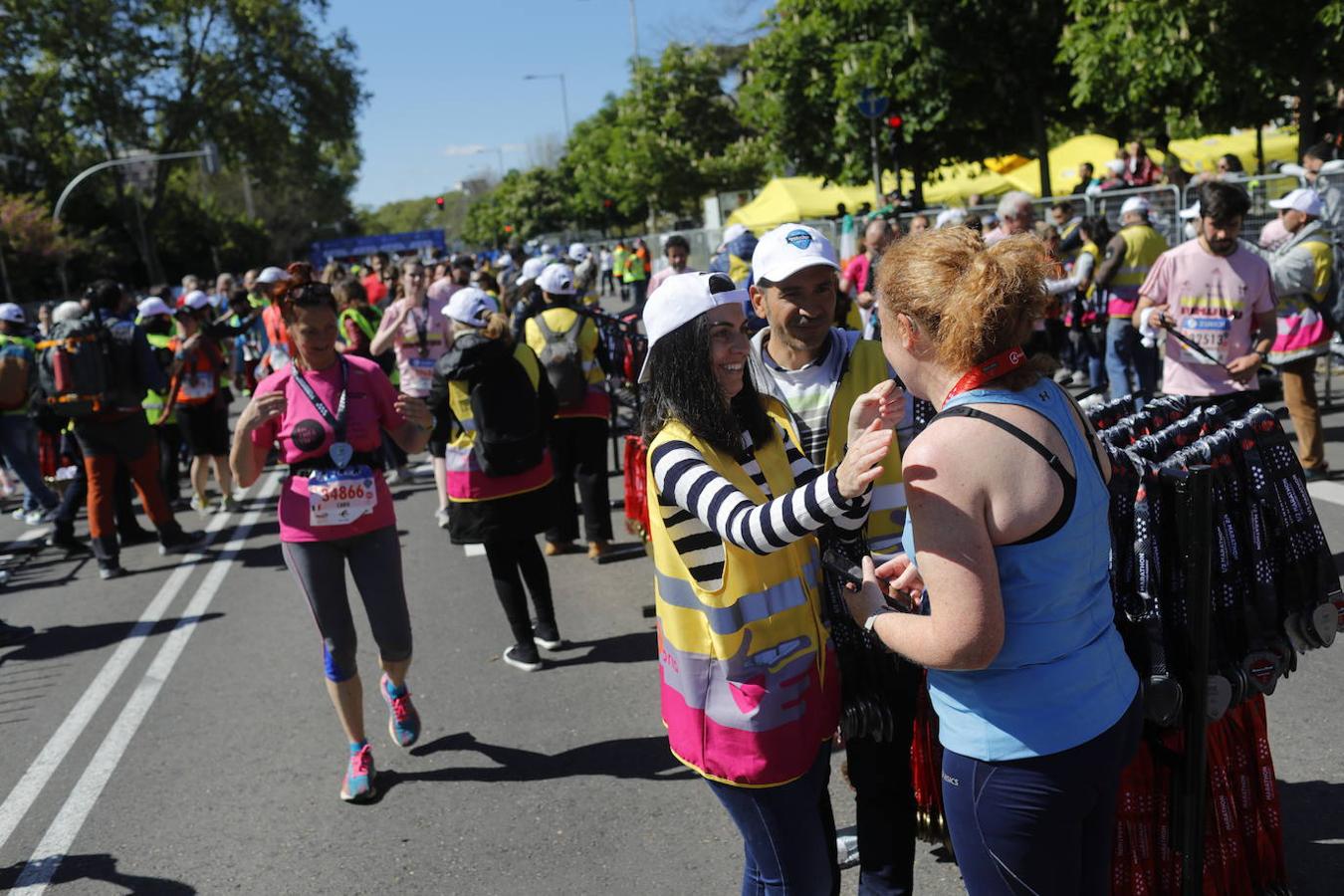 Superación, sudor y lágrimas: las mejores imágenes del maratón de Madrid 2022