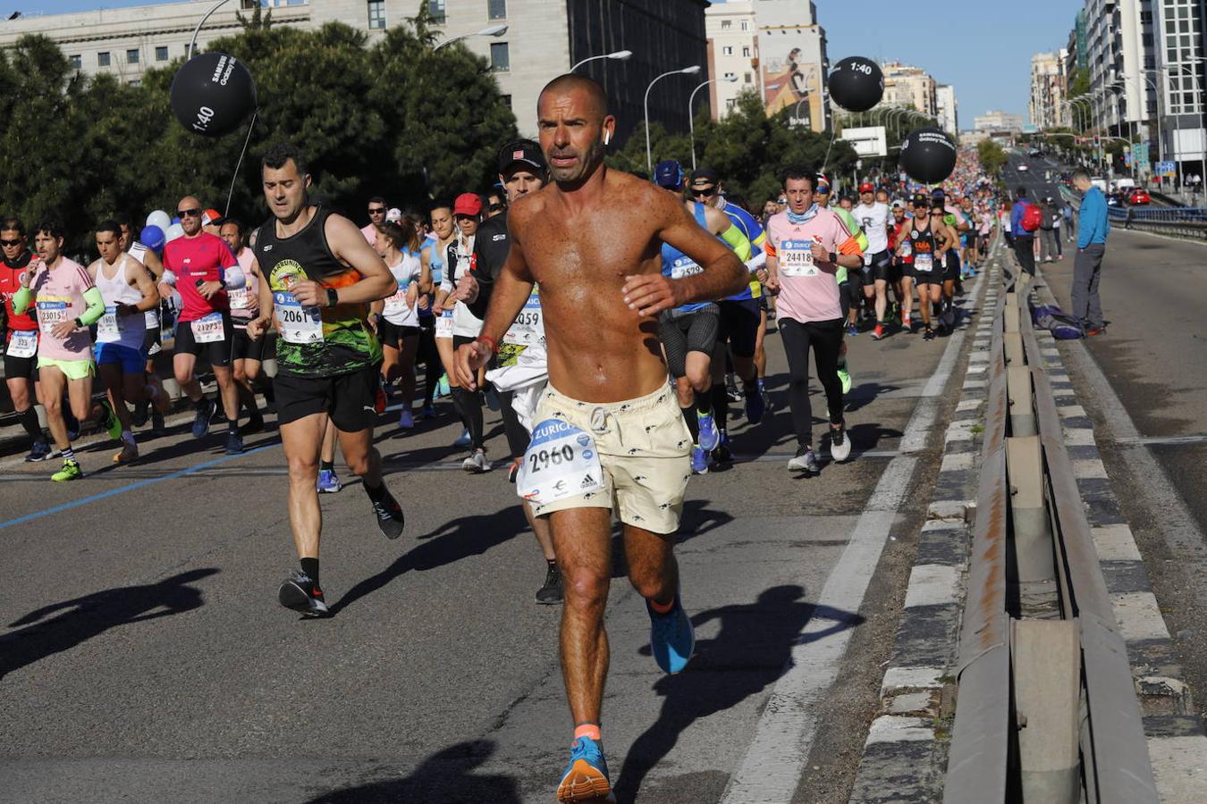 Superación, sudor y lágrimas: las mejores imágenes del maratón de Madrid 2022