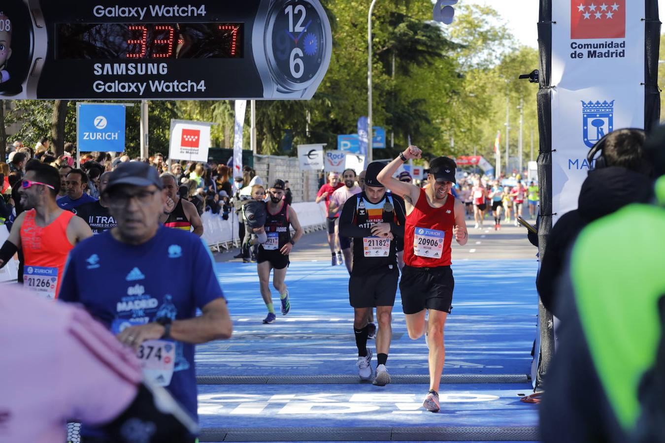 Superación, sudor y lágrimas: las mejores imágenes del maratón de Madrid 2022