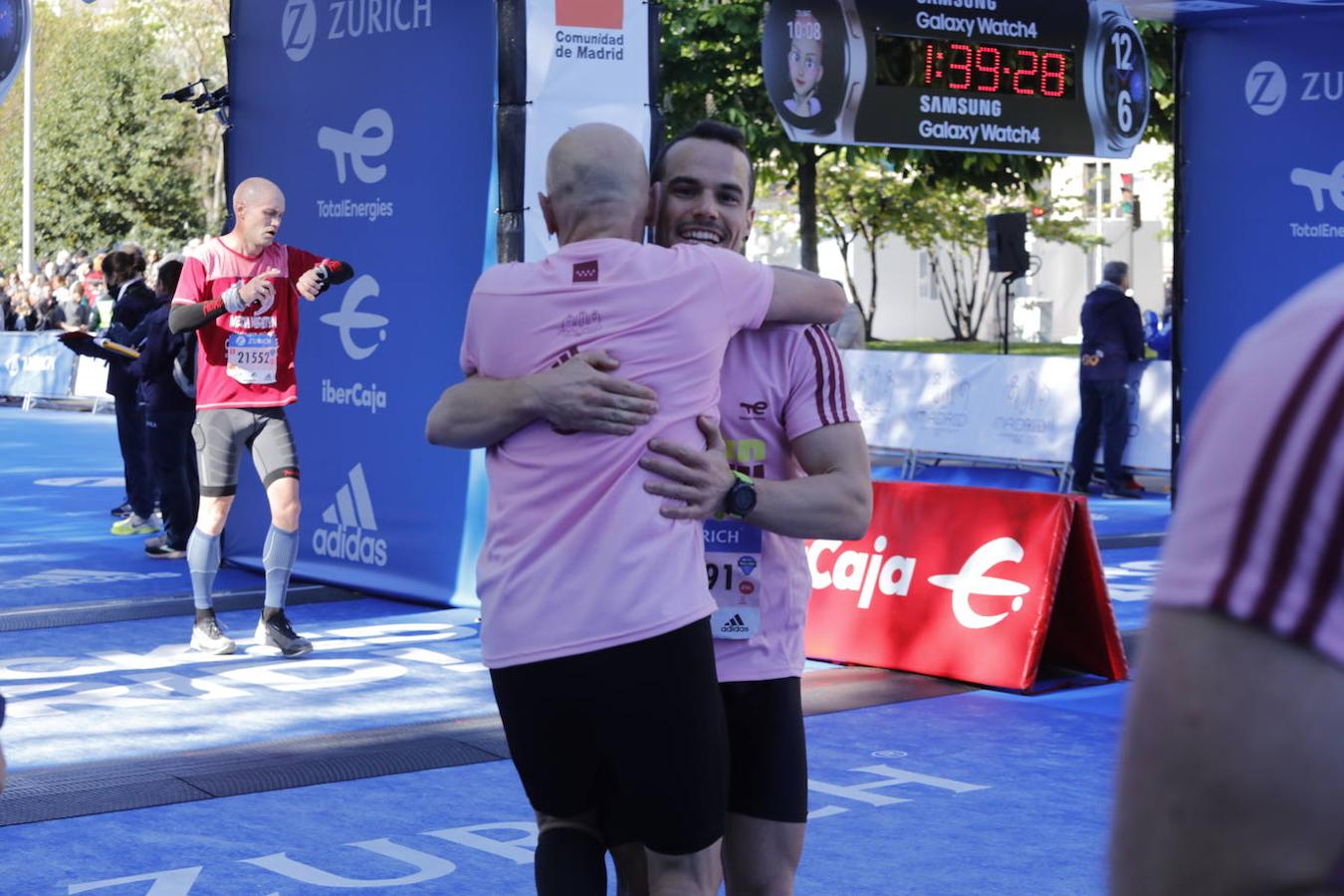 Superación, sudor y lágrimas: las mejores imágenes del maratón de Madrid 2022