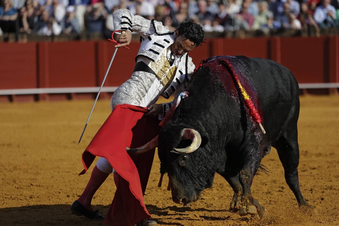 Oliva Soto, en un momento de su faena. JUAN FLORES