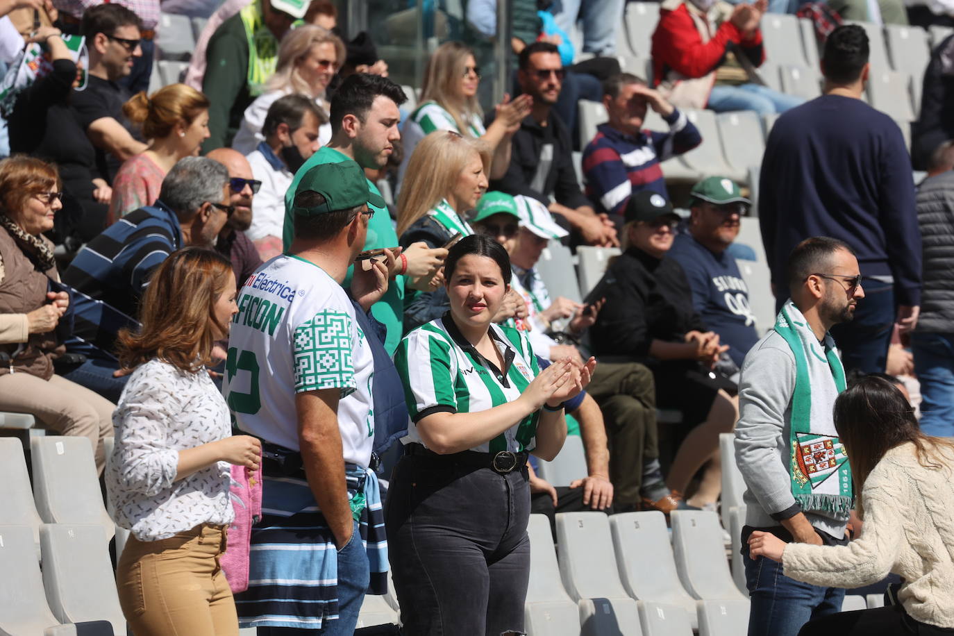 El excelente ambiente en el Córdoba CF - Las Palmas Atlético, en imágenes