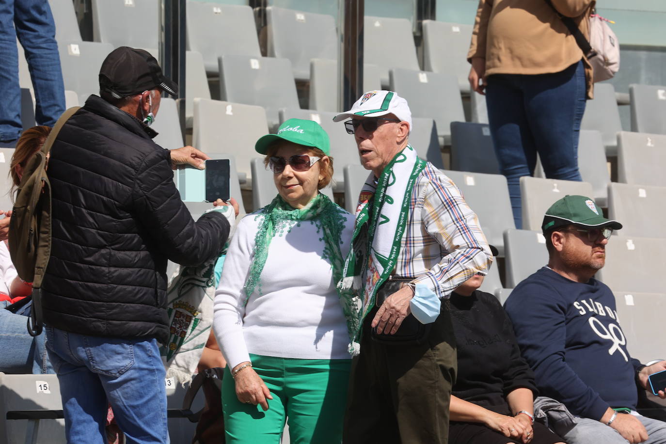 El excelente ambiente en el Córdoba CF - Las Palmas Atlético, en imágenes