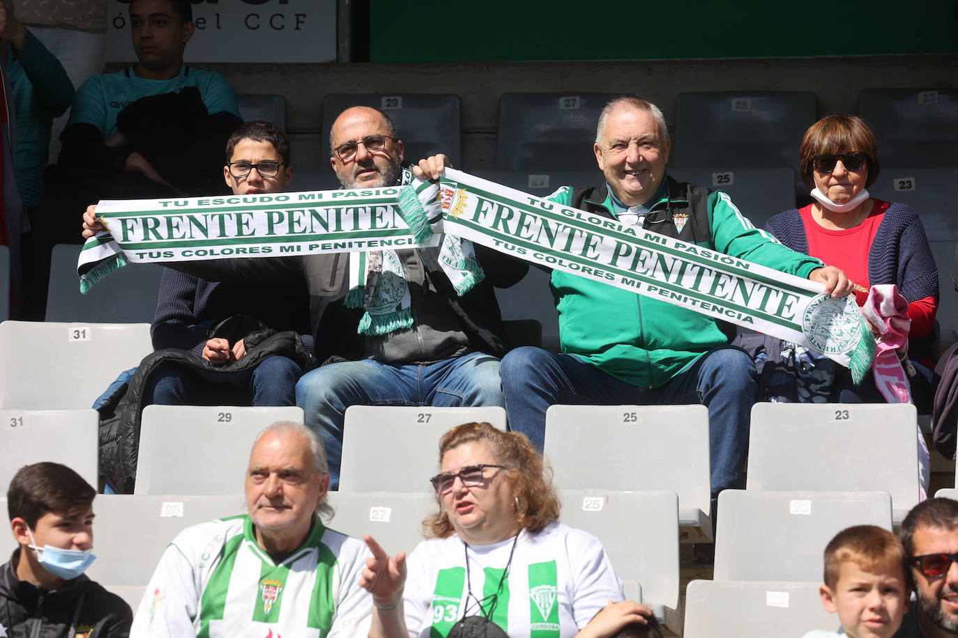 El excelente ambiente en el Córdoba CF - Las Palmas Atlético, en imágenes