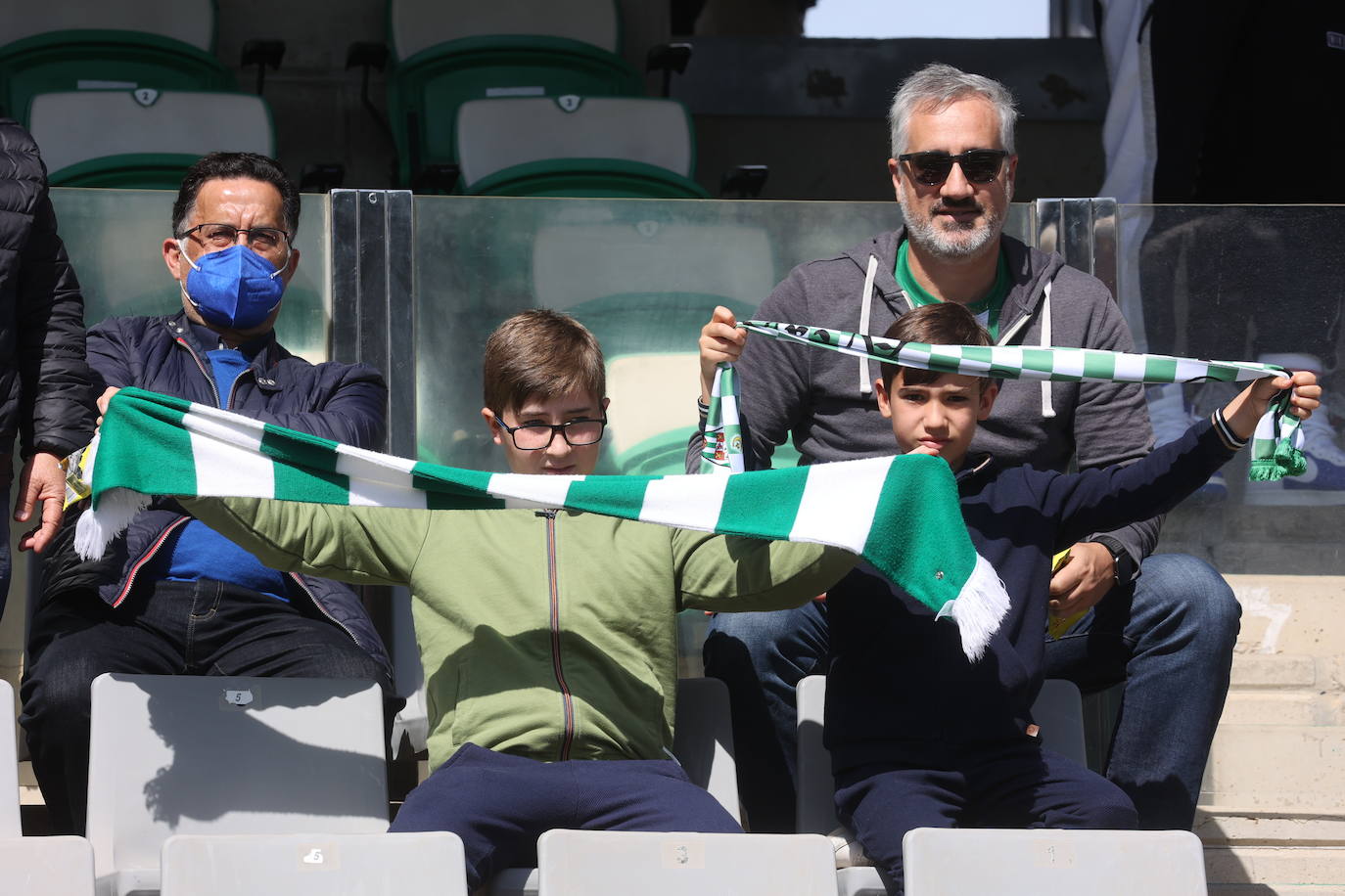 El excelente ambiente en el Córdoba CF - Las Palmas Atlético, en imágenes