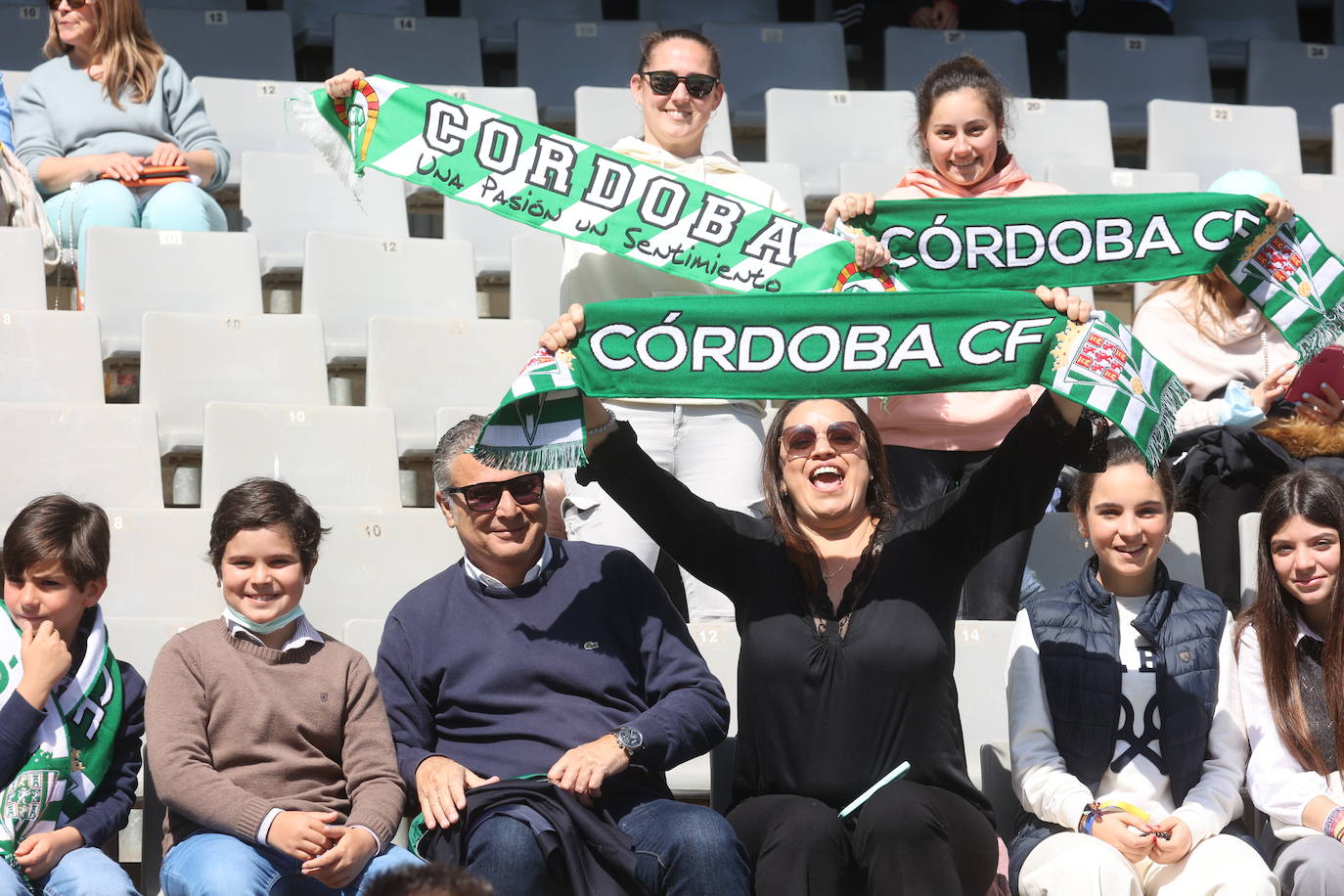 El excelente ambiente en el Córdoba CF - Las Palmas Atlético, en imágenes