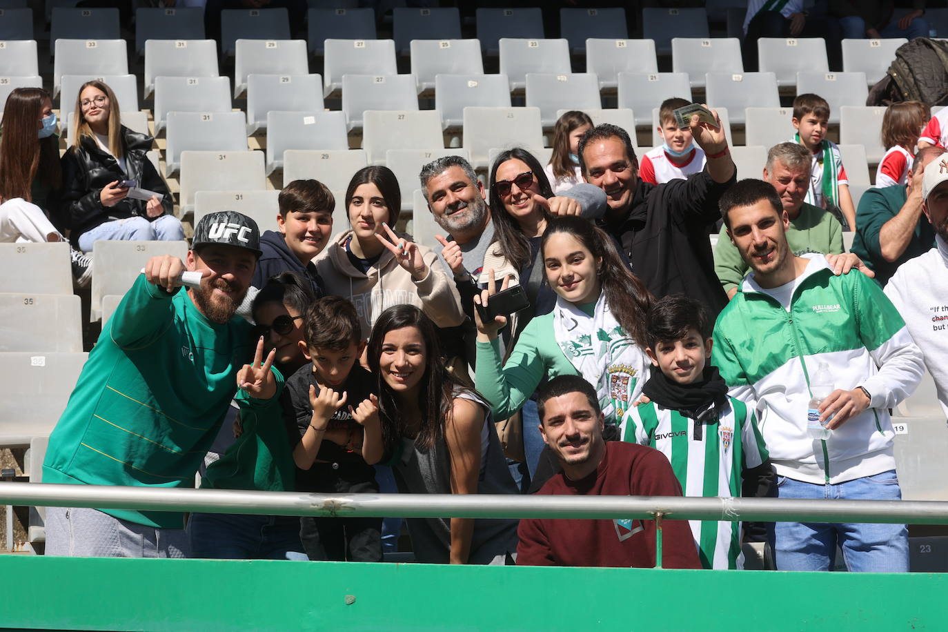 El excelente ambiente en el Córdoba CF - Las Palmas Atlético, en imágenes