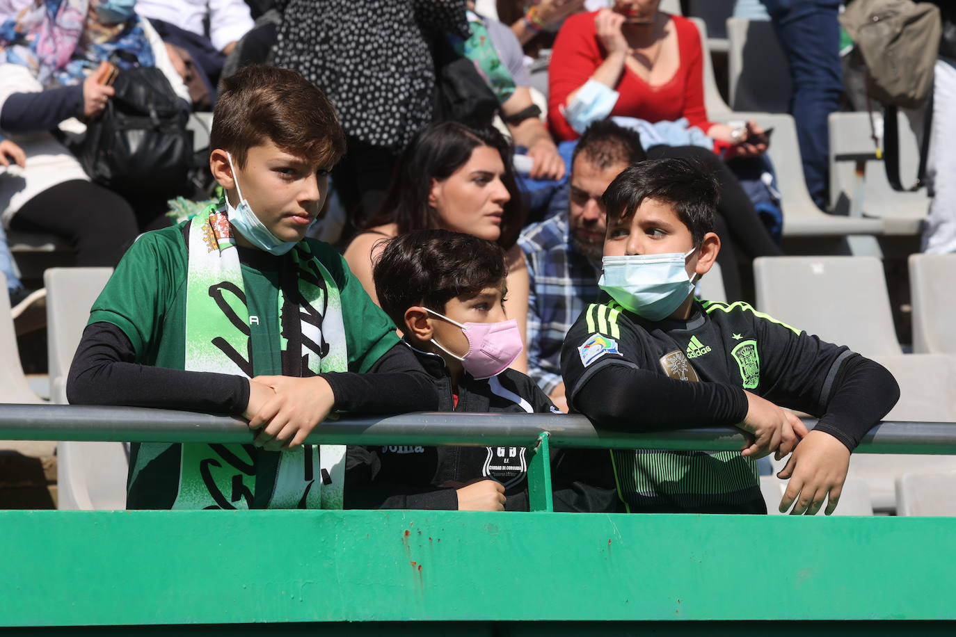 El excelente ambiente en el Córdoba CF - Las Palmas Atlético, en imágenes