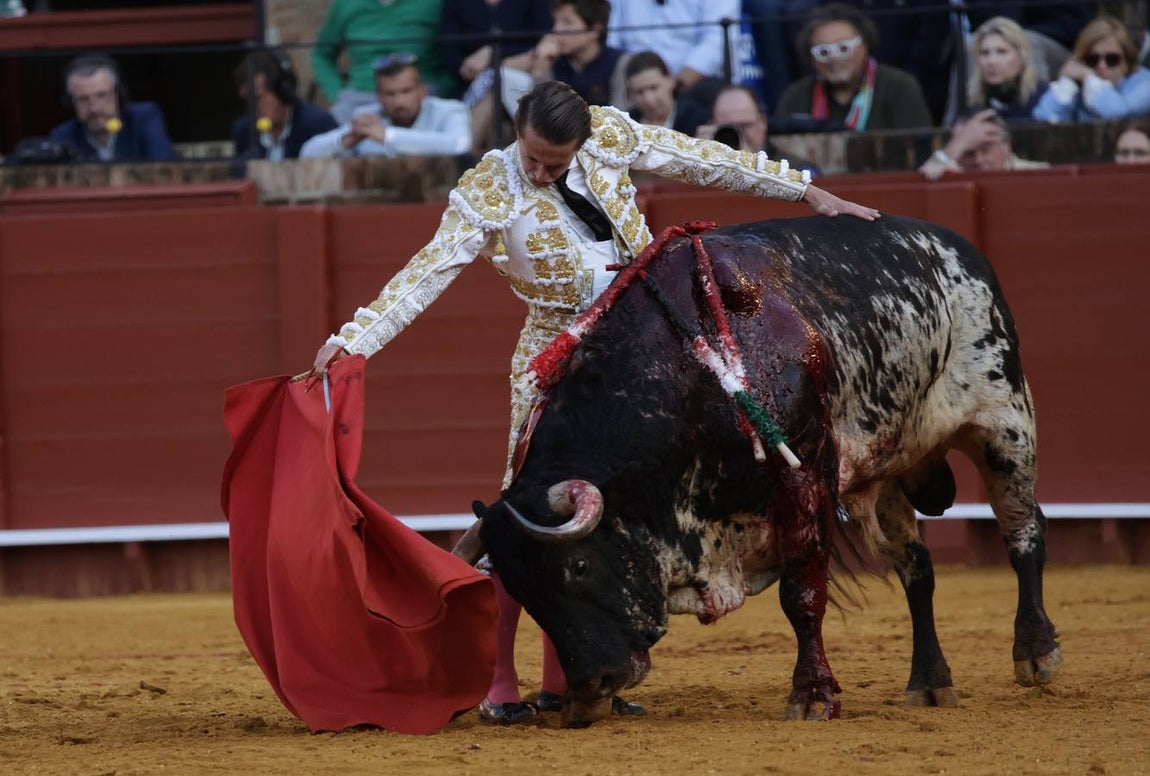 Lama de Góngora, en un momento de su faena. JUAN FLORES