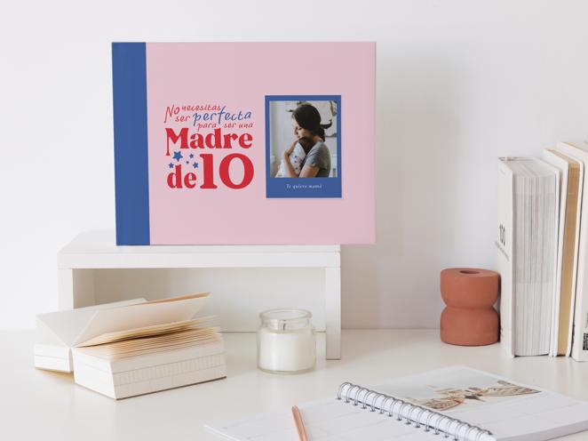Álbum de fotos de Hofmann, para las que adoran los recuerdos. ¡Estás a tiempo! Con los diseños de Hofmann (disponibles en la aplicaicón de escritorio y de móvil) puedes preparar un álbum para emocionar a tu madre con los mejores recuerdos con ella y con la familia. Puedes elegir distintos formatos y puedes elegir el número de páginas que deseas que tenga, así como los acabados y diferentes personalizaciones.