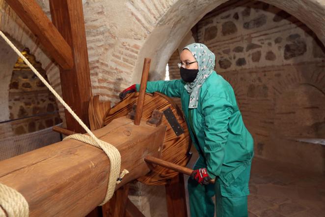 Las entrañas del torreón del puente de Alcántara y su rastrillo original,en imágenes