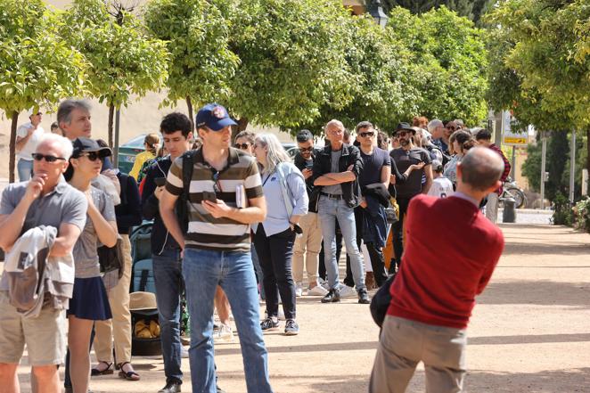 En imágenes, las colas de los turistas extranjeros vuelven a Córdoba