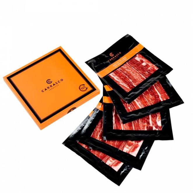 Jamón ibérico Carrasco. Carrasco se dedica a ofrecer productos ibéricos únicos desde hace más de 125 años. En su web ofrecen packs exclusivos para regalar, por ejemplo, en el Día de la Madre. En la imagen, la caja especial 125 aniversario de jamón de bellota 100 % ibérico loncheado. Precio: 95 euros.