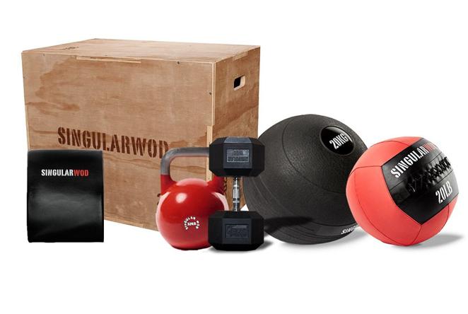 Una equipación premium, para las más deportistas. El <a href="https://www.singularwod.com/pack-fitness.html">pack fitness de Singular Wod </a>está diseñado para que sea posible elegir el peso que mejor se adapta a los entrenamientos. Está compuesto por un cajón, una mancuerna, un balón medicinal, una slam ball y un cojín de fitness, aunque puede personalizarse de modo que nos resulte posible elegir el material que necesitemos.