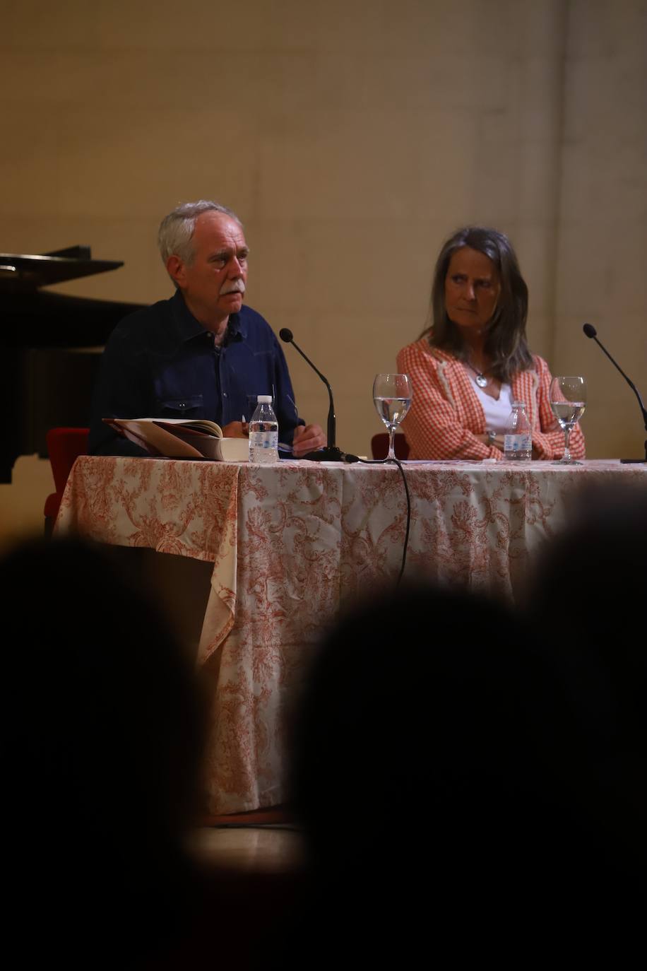 Los libros copan Córdoba: Antonio Pérez Henares y Manuel Jabois, en imágenes