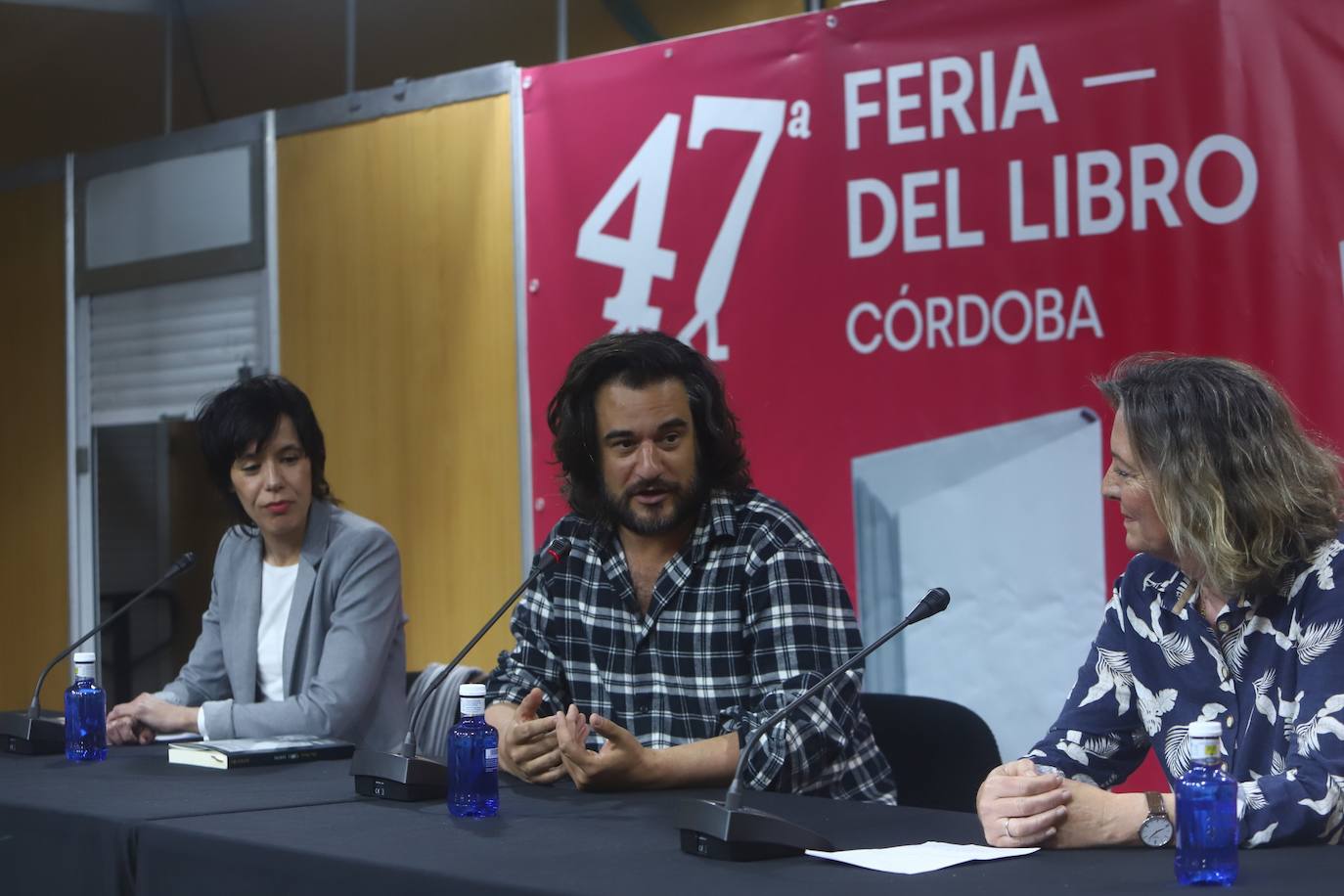 Los libros copan Córdoba: Antonio Pérez Henares y Manuel Jabois, en imágenes