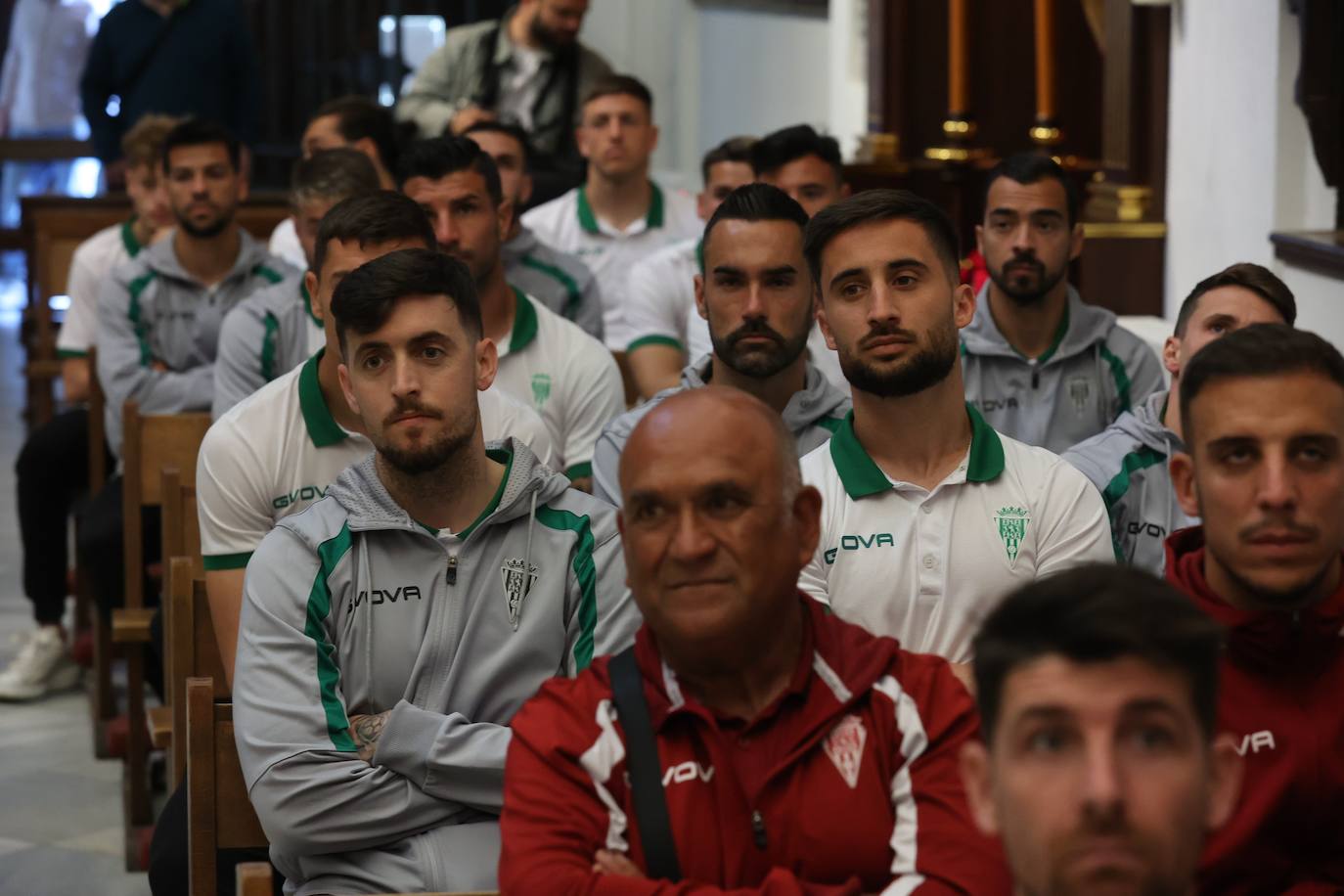 La ofrenda a San Rafael y Virgen de los Dolores por el ascenso del Córdoba CF, en imágenes