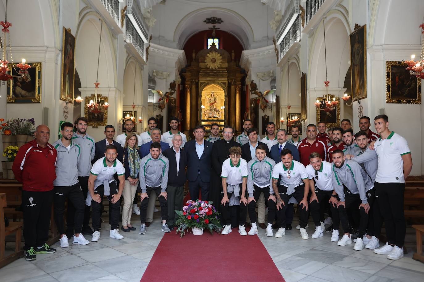 La ofrenda a San Rafael y Virgen de los Dolores por el ascenso del Córdoba CF, en imágenes