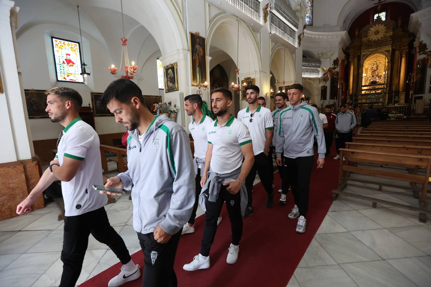 La ofrenda a San Rafael y Virgen de los Dolores por el ascenso del Córdoba CF, en imágenes