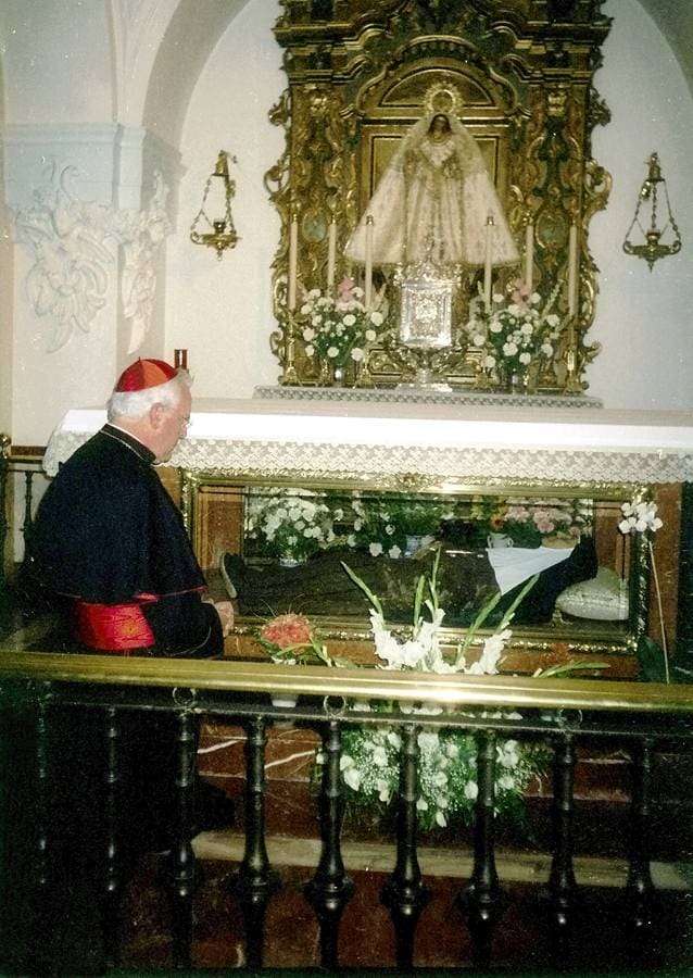 Monseñor Amigo Vallejo, frente a Santa Ángela. ABC