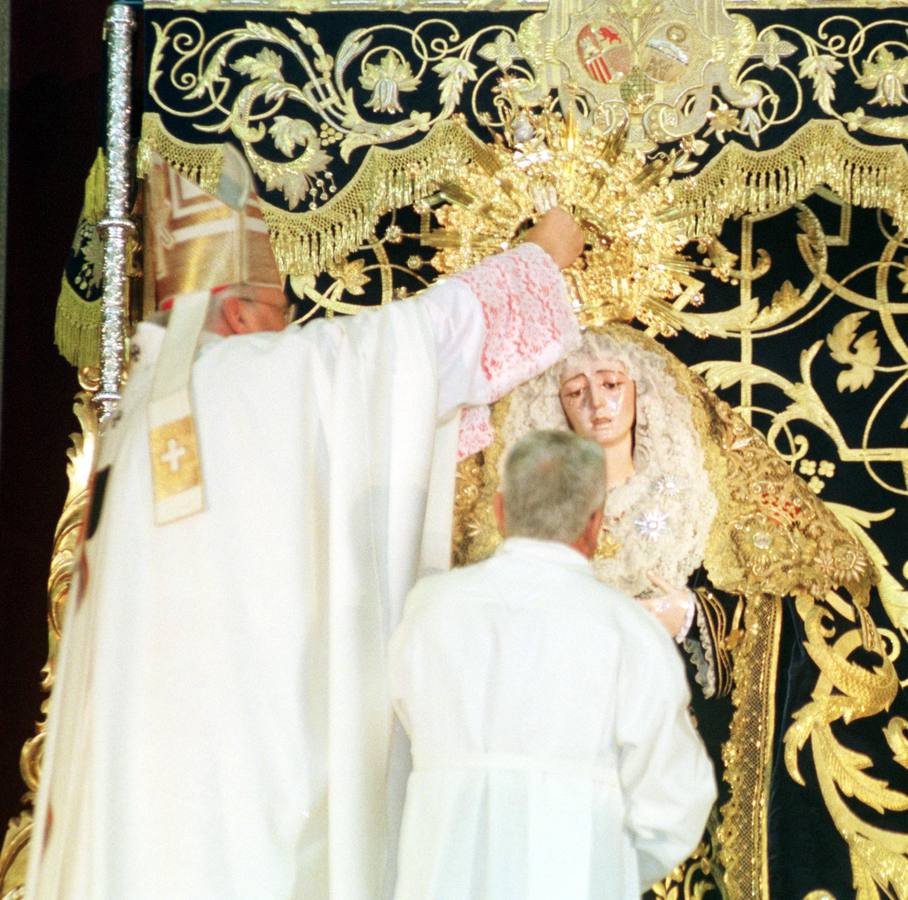 Coronación de la Virgen de la Estrella  en 1999. NIEVES SANZ