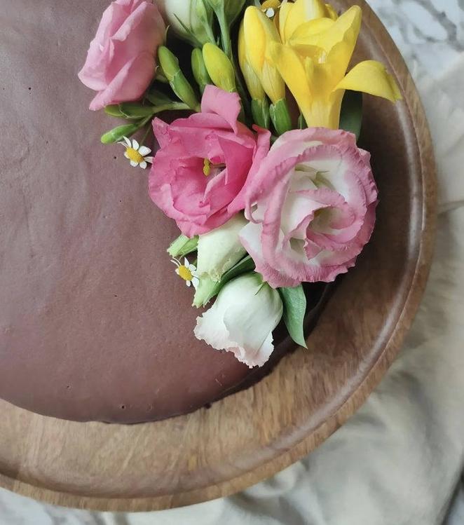 Tarta 'fudge' de chocolate. Tartia, la nueva tienda de tartas americanas a domicilio de Ana de Arana propone celebrar esta cita especial con su 'fudge cake' de chocolate. Desde 24 euros. Disponible en <a href="https://tartia.es/">tartia.es</a>