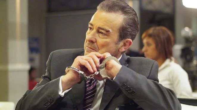 Don Lorenzo en 'Los hombres de Paco' (2005-2010). Una generación de españoles conoce a Juan Diego por su papel de comisario en la serie de Antena 3. El actor regresó brevemente a la nueva temporada que se emitió en 2021. Su personaje desvelaba que estaba mal de salud.
