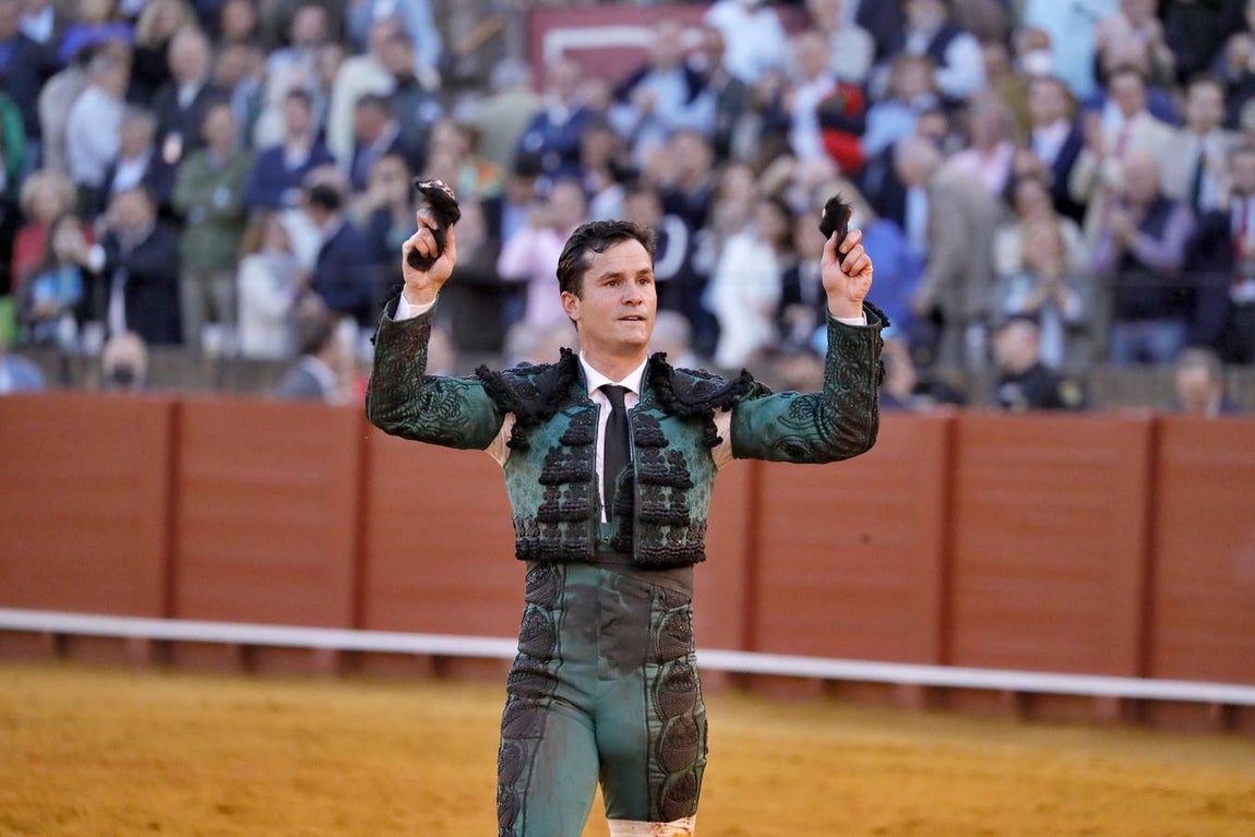 Corrida de toros de El Fandi, Perera y Luque en la plaza de toros de Sevilla en 2022. J.M. SERRANO