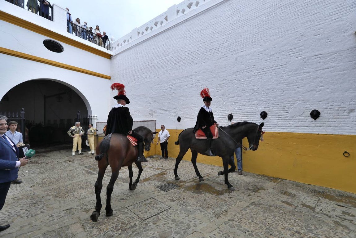 Corrida de toros de El Fandi, Perera y Luque en la plaza de toros de Sevilla en 2022. J.M. SERRANO