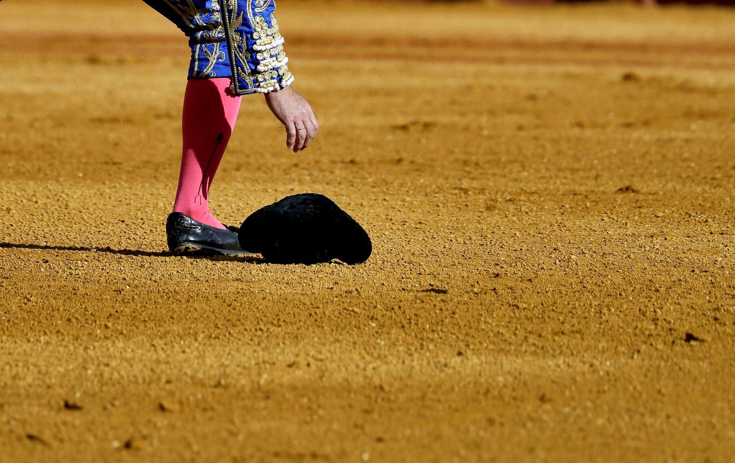 Corrida de toros de El Fandi, Perera y Luque en la plaza de toros de Sevilla en 2022. J.M. SERRANO