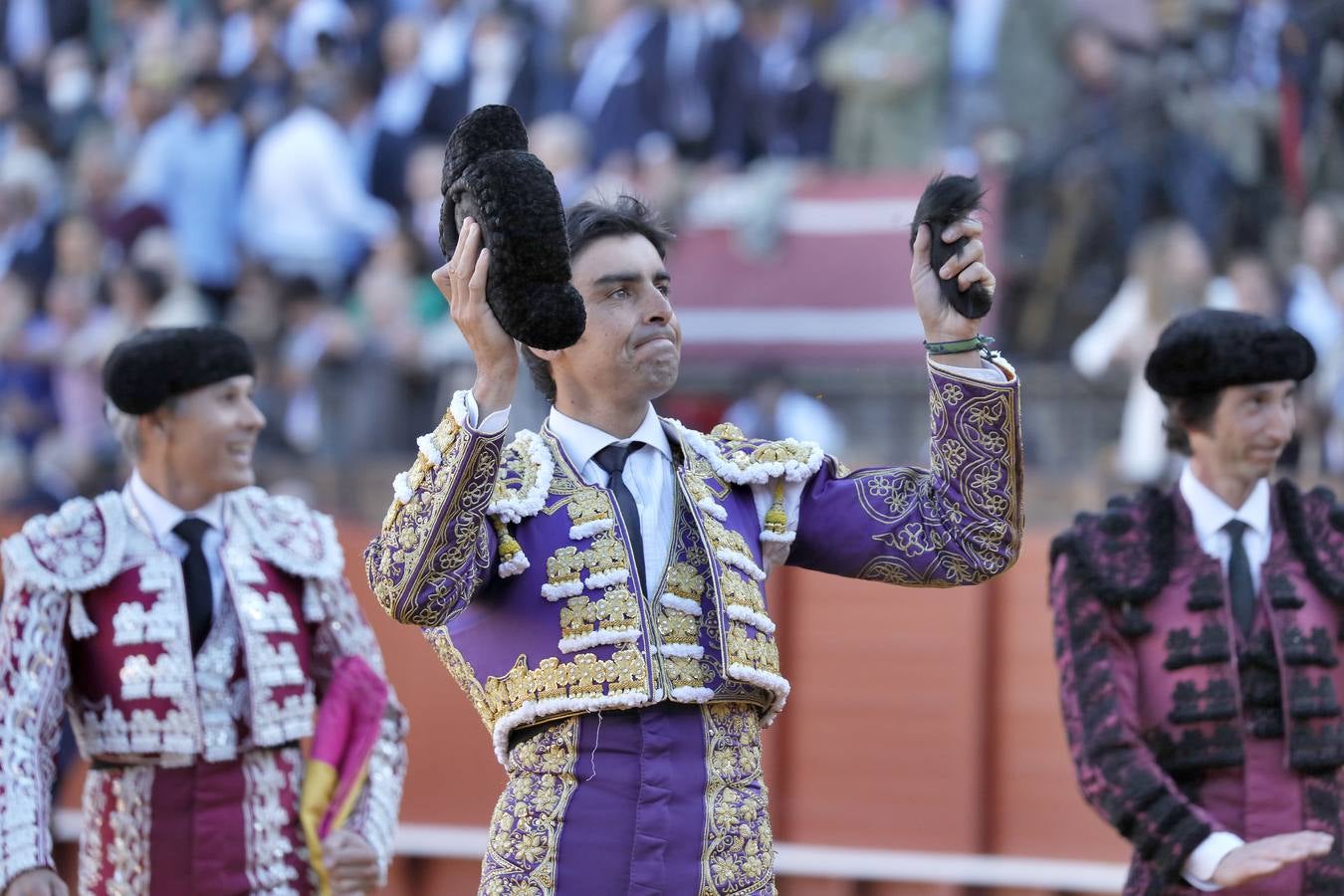 Corrida de toros de El Fandi, Perera y Luque en la plaza de toros de Sevilla en 2022. J.M. SERRANO