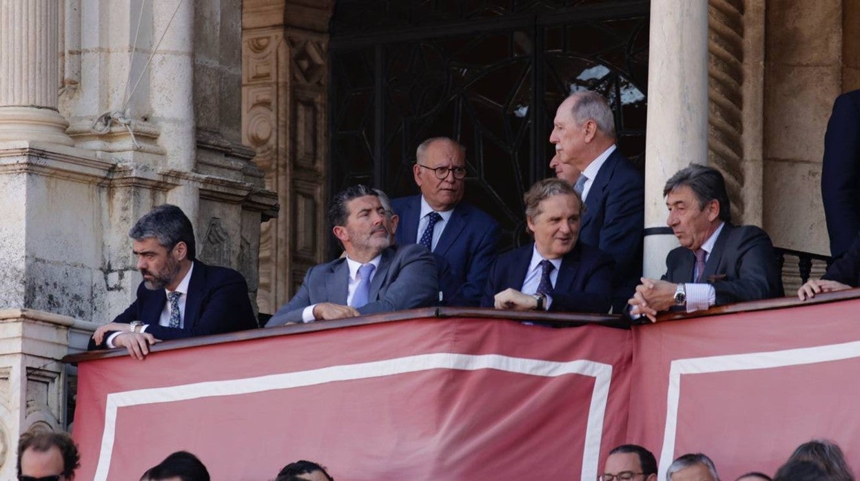 En imágenes, Puerta del Príncipe de la corrida de Morante, Urdiales y Manzanares en Sevilla