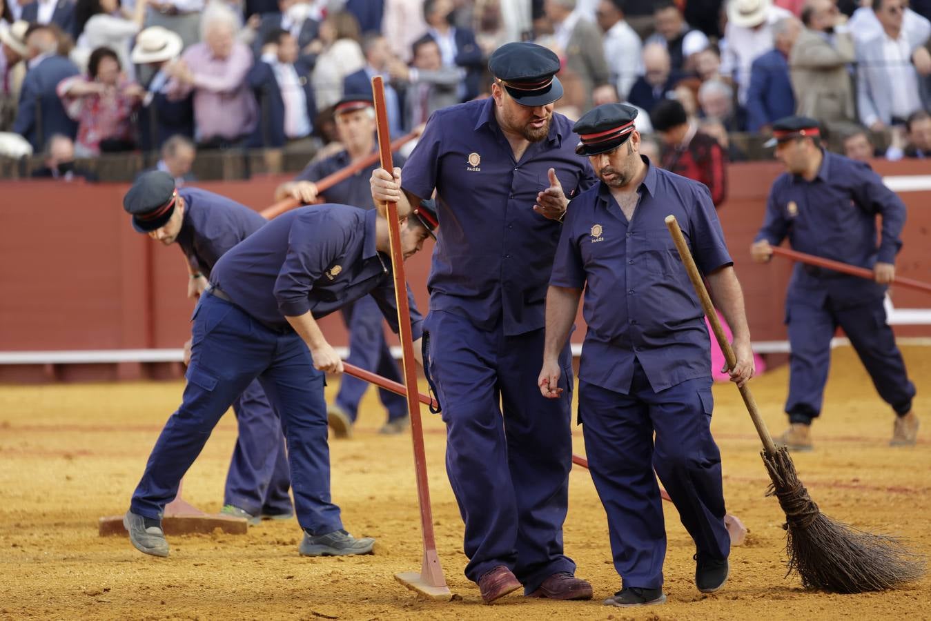 Corrida de Morante, Urdiales y Manzanares en la plaza de toros de Sevilla en 2022. JUAN FLORES