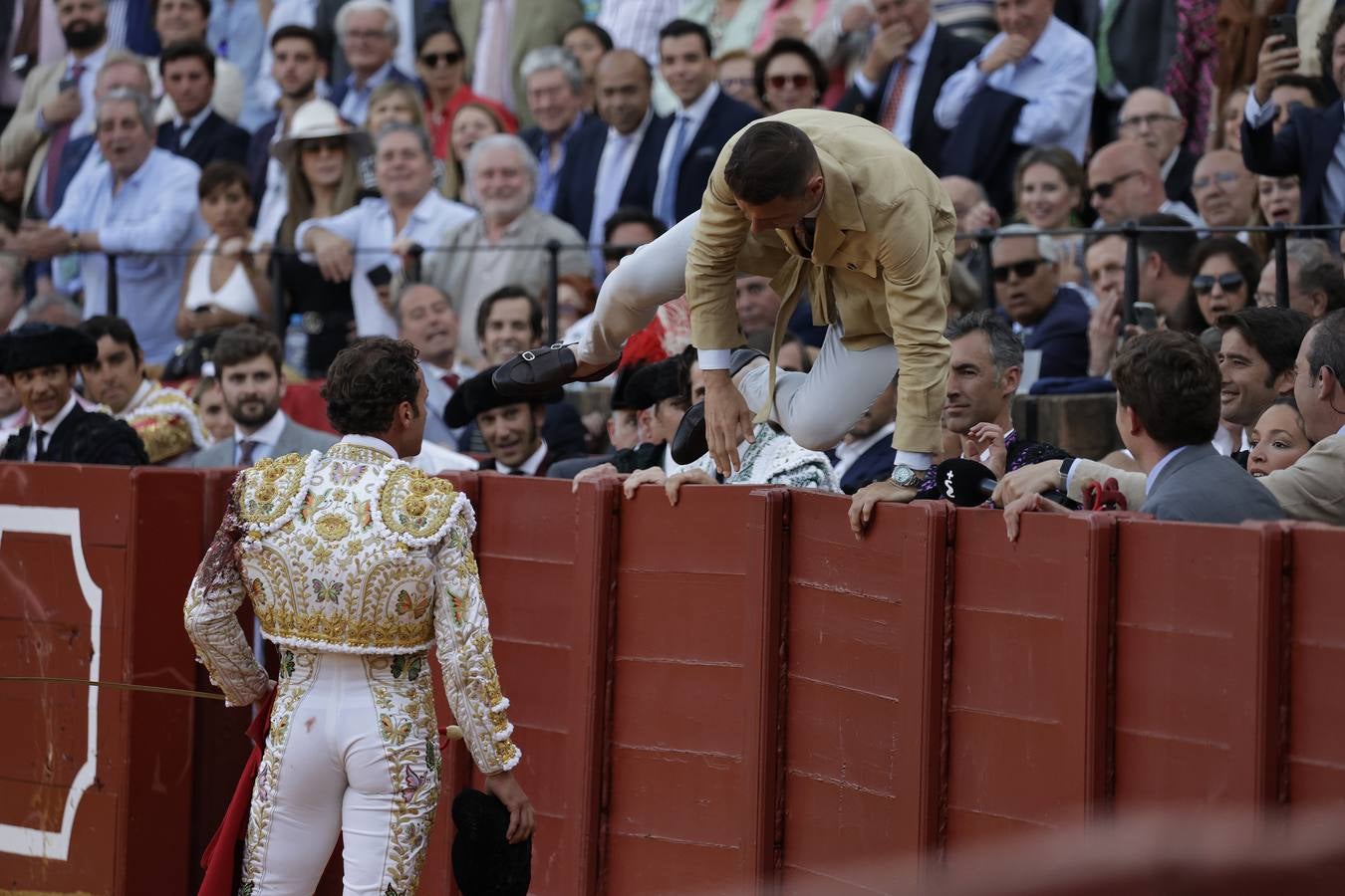 Mano a mano entre Ferrera y Perera en la plaza de toros de Sevilla en 2022. JUAN FLORES