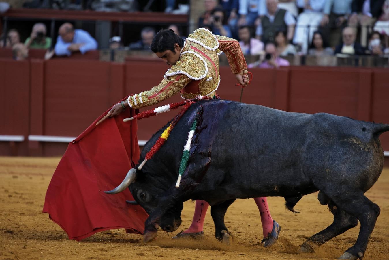 Mano a mano entre Ferrera y Perera en la plaza de toros de Sevilla en 2022. JUAN FLORES